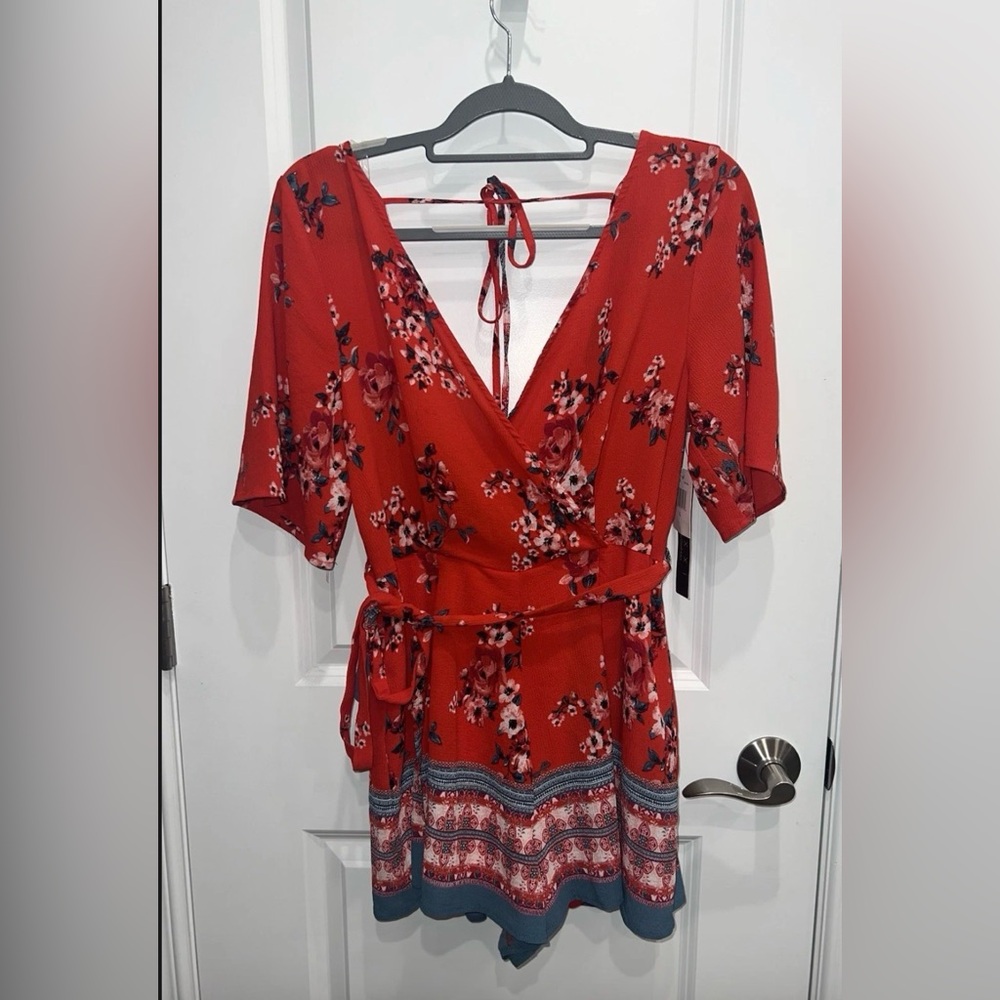 Trixxi Women’s Boho Bright Red Floral Belted Romper Size Large NWT